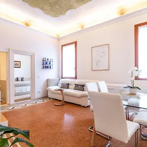 Ca' Pestrin House - San Marco Square , Venice Italy